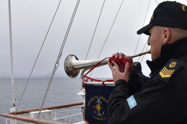 La Fragata ARA “Libertad” en Ushuaia