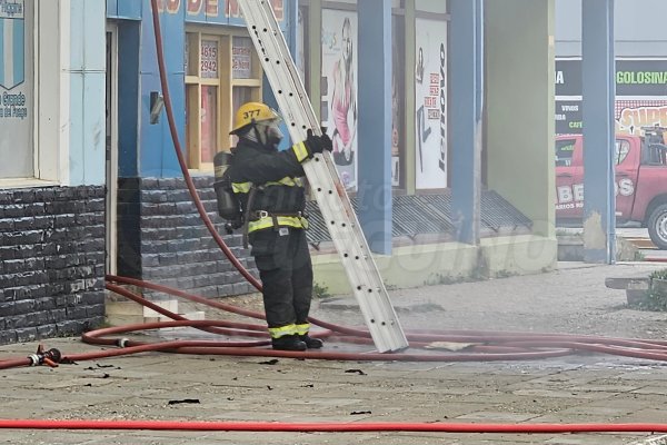 Incendio Club O´Higgins y restaurant Lo de Nene