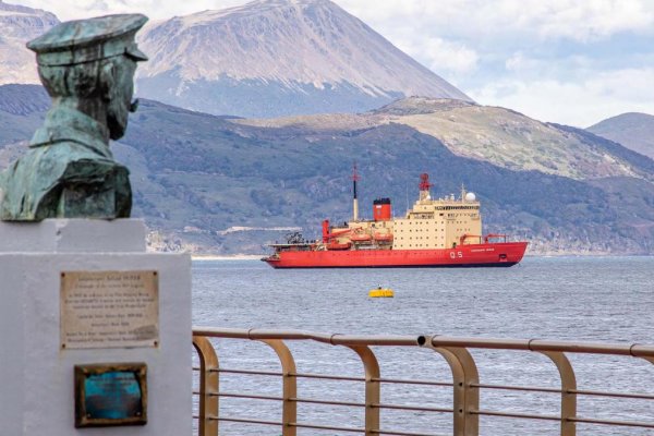El Irízar fondeó frente a Ushuaia