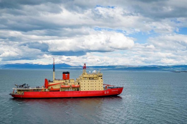 El Irízar fondeó frente a Ushuaia