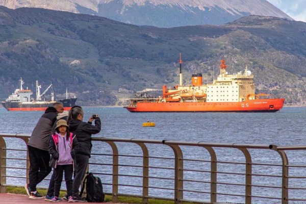 El Irízar fondeó frente a Ushuaia