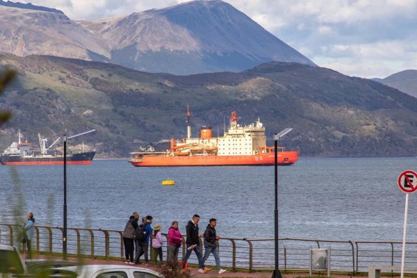 El Irízar fondeó frente a Ushuaia