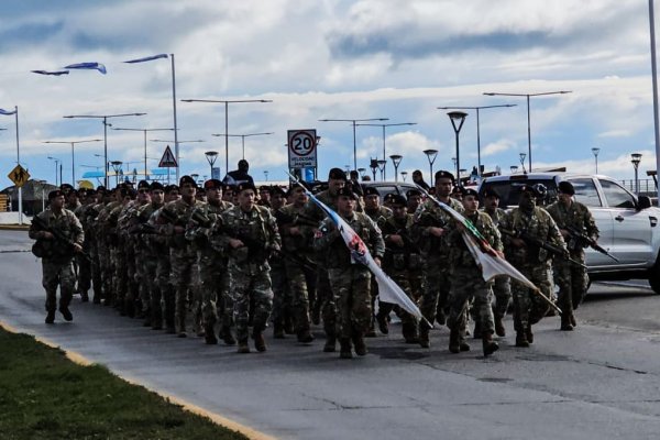 El glorioso BIM 5 presente en la Marcha Atlética por Malvinas.
