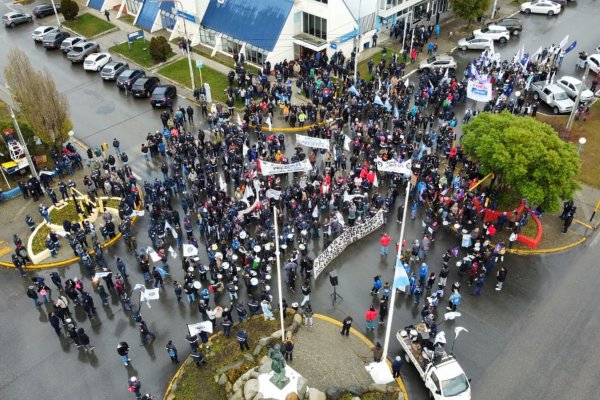 Marcha de la UOM en Río Grande