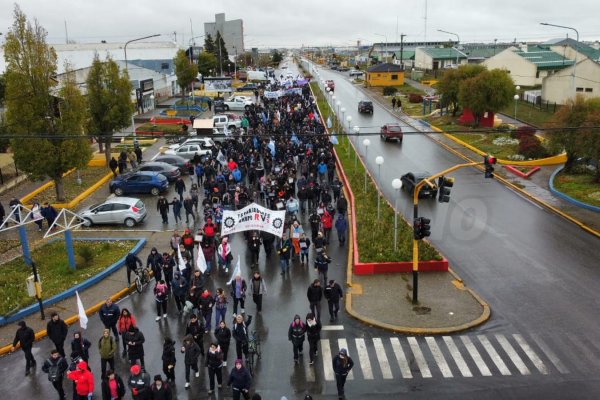Marcha de la UOM en Río Grande