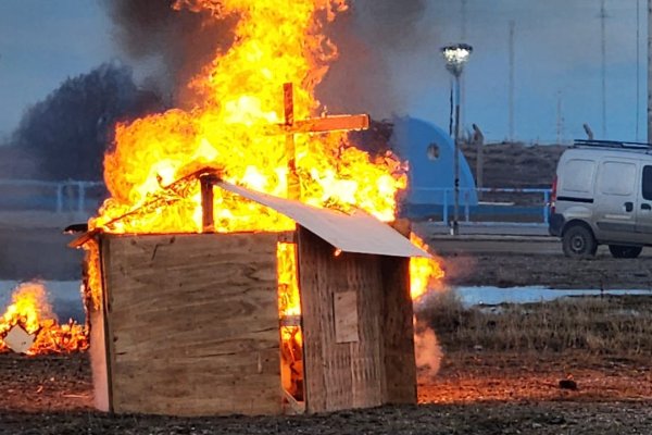 Residentes Jujeños realizaron quama simbólica de casas