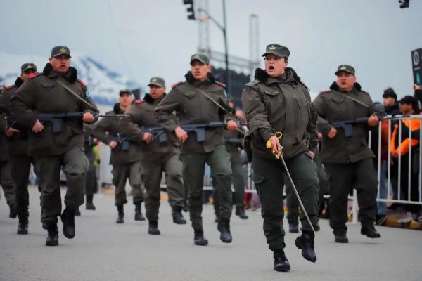 Desfile por el 140 aniversario de Ushuaia