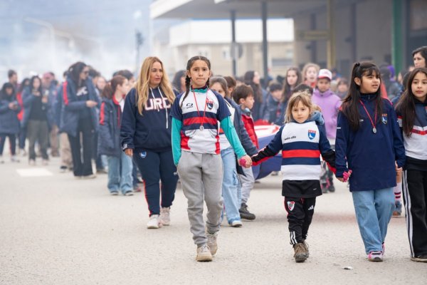 Desfile por el 140 aniversario de Ushuaia