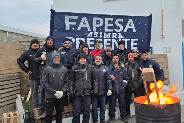 Continúa el paro con tachos en puertas fabriles