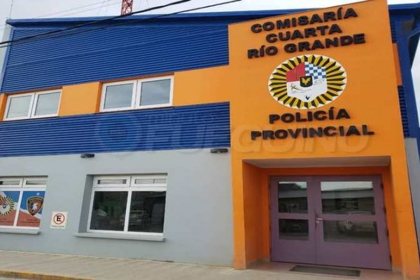 Recuperan elementos robados de un auto y detienen a dos hombres por uso de tarjeta sustraída