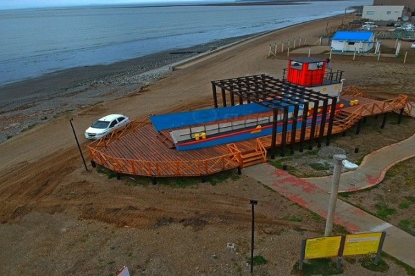 Un nuevo “barquito azul” zarpa en el Parque de los 100 Años y suma identidad al juego