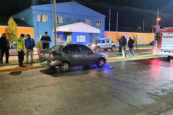 Chocaron un Corsa y se dieron a la fuga