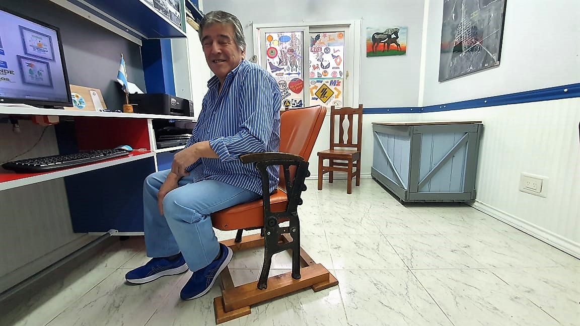 Sentado en su butaca del Cine