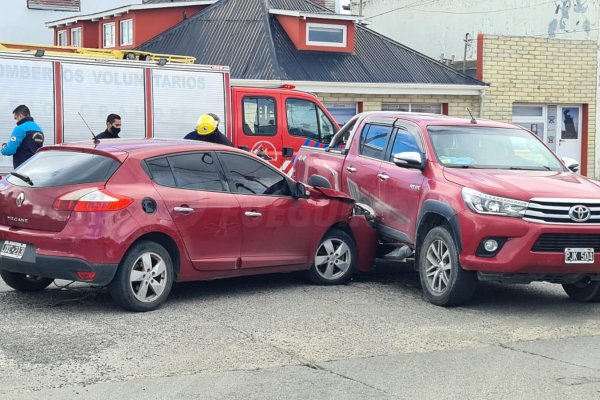 Accidente de tránsito dejó una mujer y un menor heridos