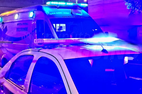 Cabeceó a una policía dentro del patrullero y terminó detenida