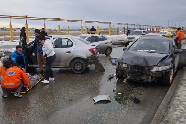 Choque múltiple dejó un atropellado, una persona herida y cuantiosos daños