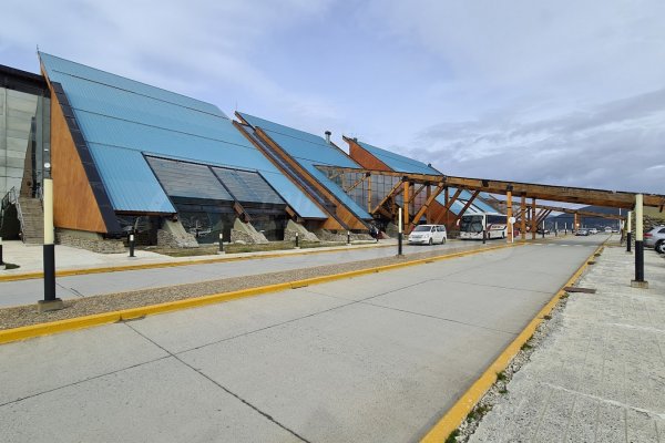 Volar desde Ushuaia será más caro desde agosto