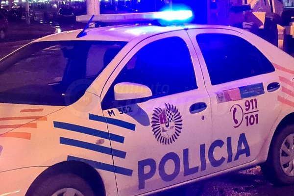 Lo sorprendieron abriendo autos en la madrugada y terminó detenido