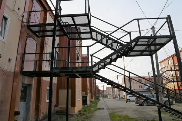 El IPVyH busca terminar las escaleras de emergencia que quedaron inconclusas en Río Grande