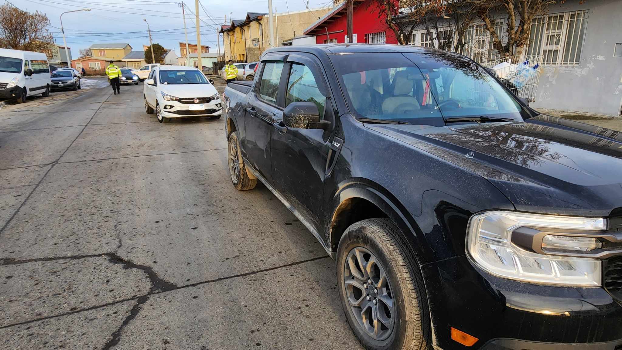 Una mujer terminó en el Hospital tras chocar contra un auto estacionado ...
