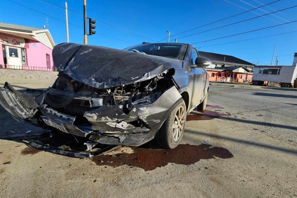 Violento choque en la esquina semaforiza de Tolhuin y Wonska