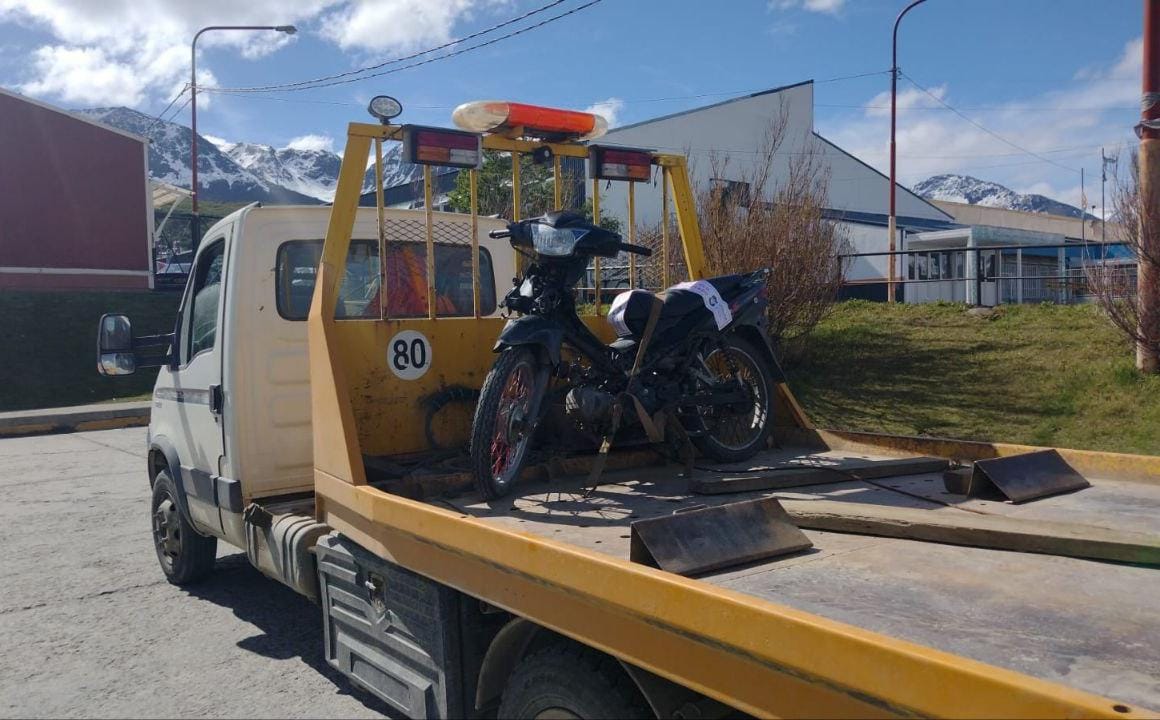 Choque entre una moto y un auto dejó a un hombre herido - Policiales ...