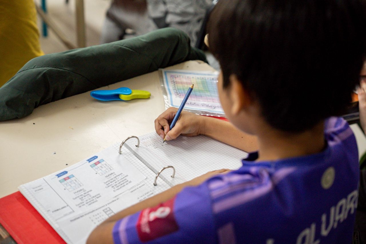 La tarea quedó obsoleta? La <b>inteligencia artificial</b> pone en jaque al sistema educativo tradicional thumbnail