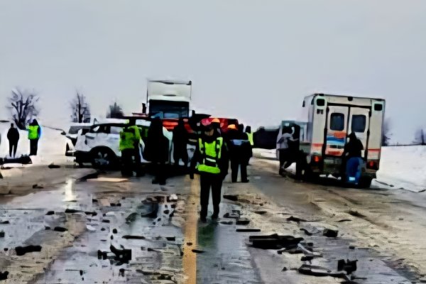 Choque en Ruta 3: seis personas trasladadas y tránsito dirigido en la zona del siniestro