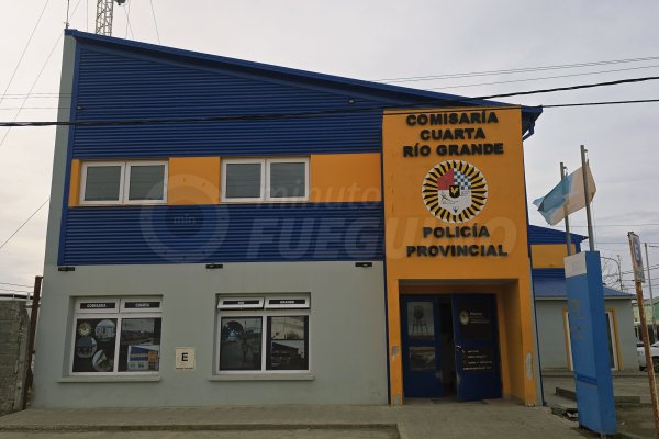 Saltó una reja, robó cable y terminó detenido tras causar destrozos en el Hospital