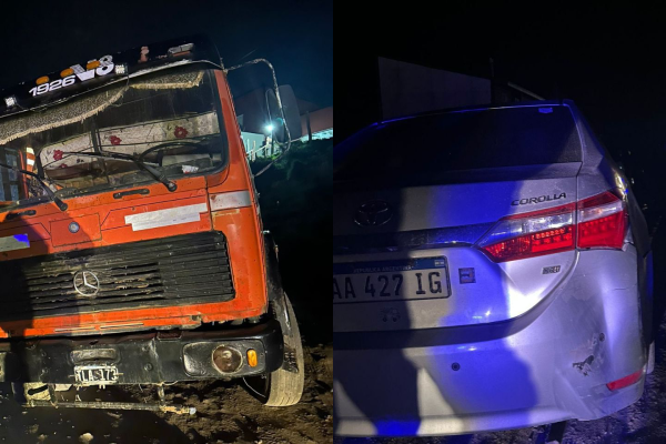 Camión perdió el control y chocó autos estacionados