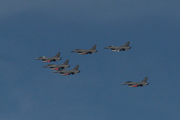 Llega de los F-16 y afirmó: “Hoy más que nunca podemos decir que las fuerzas del cielo nos están acompañando”