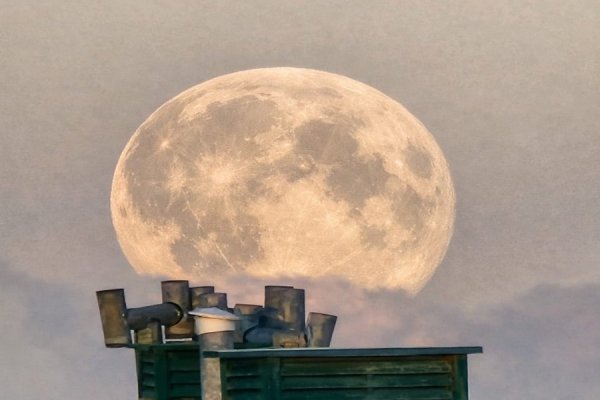 La Luna Azul cerrará mayo con un fenómeno poco habitual en el cielo
