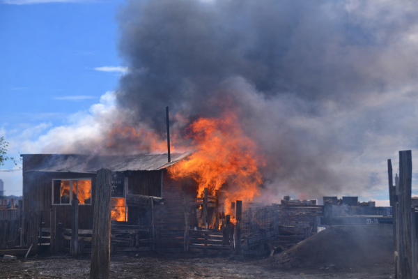 Incendio intencional en Margen Sur: un vecino quedó en la calle y pide ayuda para volver a empezar