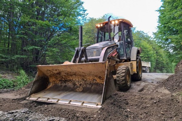 Trabajos viales en la Ruta Provincial 27 a la altura del mirador Cerro Jeujepen