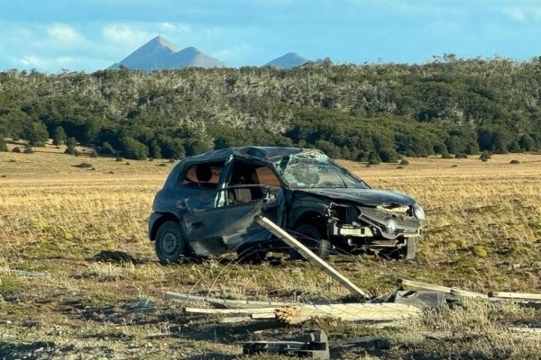 Trasladan al HRRG a dos mujeres tras vuelco en zona rural