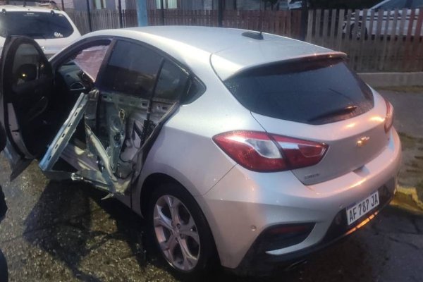 Choque entre dos autos en Fuegia Basket y Torelli: no hubo heridos