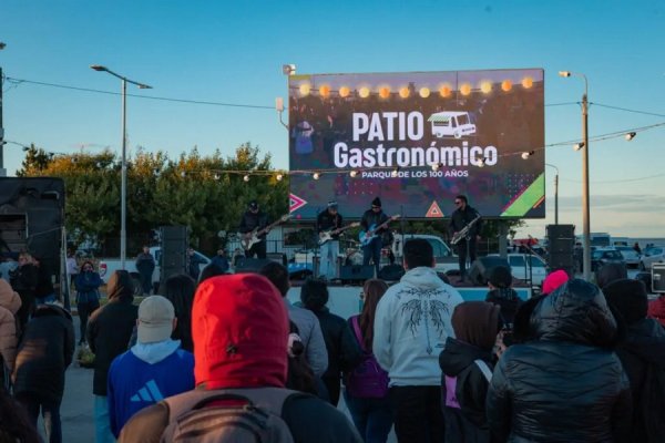 El Parque de los 100 Años se afianza como punto de encuentro con el patio gastronómico