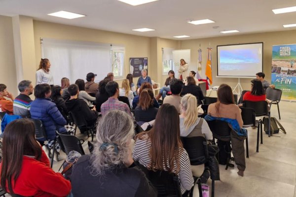 Referentes antárticos brindaron una charla abierta sobre vida y trabajo en el Continente Blanco