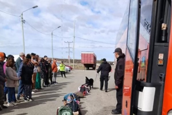 Reclamo de pasajeros en Río Gallegos: intentaron abrir equipaje sellado de un micro chileno en tránsito