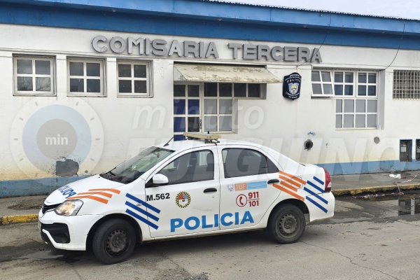 Una policía salvó a una bebé de 25 días que se estaba ahogando