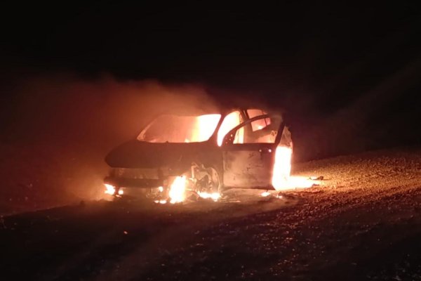 Un vehículo se incendió en la Ruta B y su conductor resultó herido
