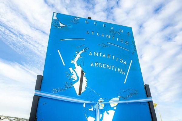 Río Grande inauguró la escultura bicontinental y puso en valor su proyección soberana