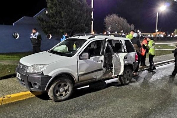 Conducía con 2,36 g/L de alcohol, despistó y terminó contra un poste en Santa Fe