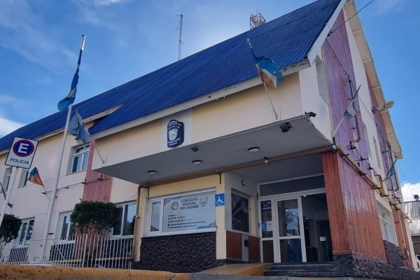 Sorprendieron a un hombre revisando una camioneta estacionada y terminó detenido