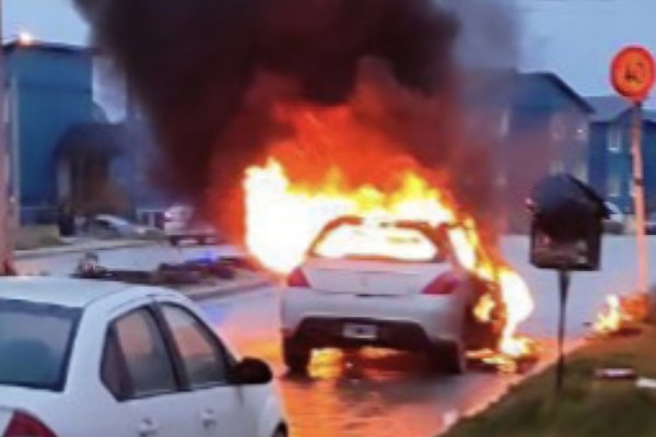 Un vehículo se incendió mientras circulaba por un sector de Ushuaia