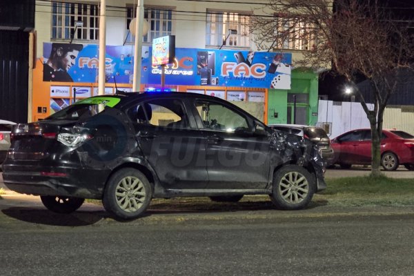 Choque entre una camioneta y un remis dejó a una mujer hospitalizada