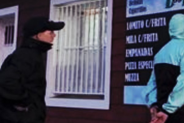 Compraban con una tarjeta sustraída y fueron detenidos