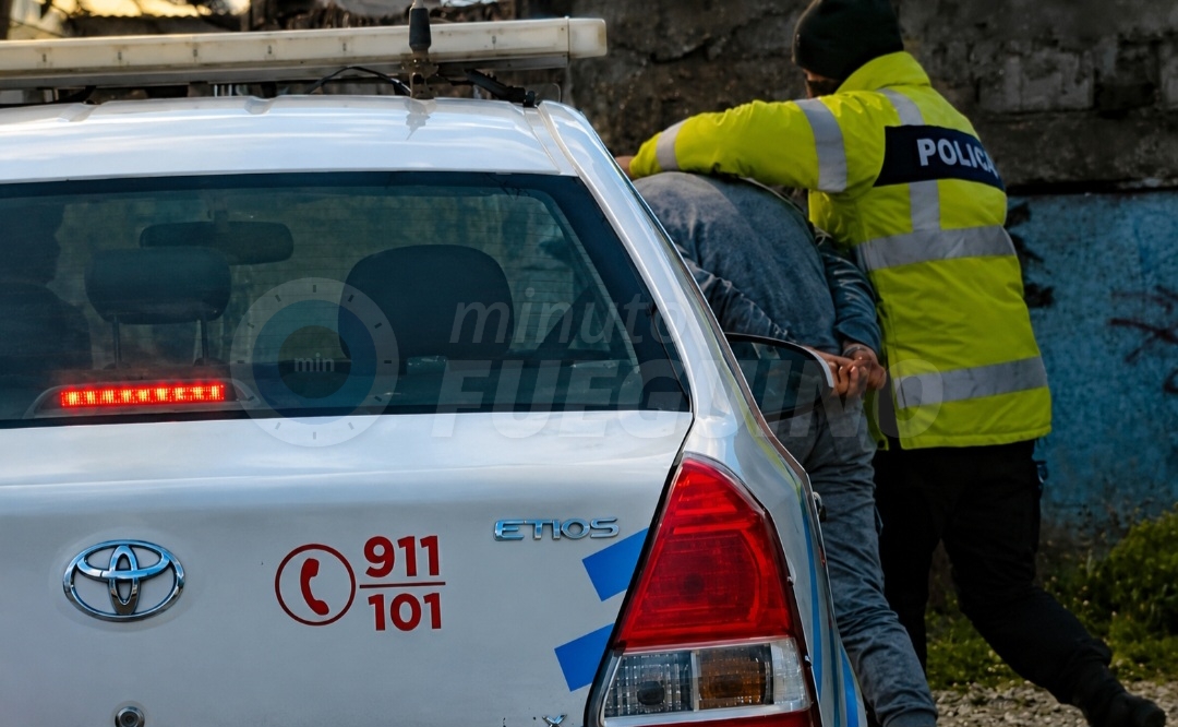 Intentó robar un auto que estaba encendido y fue detenido en Río Grande