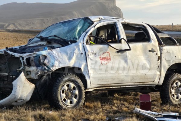 Despiste y vuelco de una camioneta sobre la Ruta 3: dos hombres fueron hospitalizados