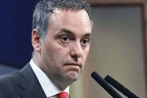 Manuel Adorni renunció a la jefatura de Gabinete